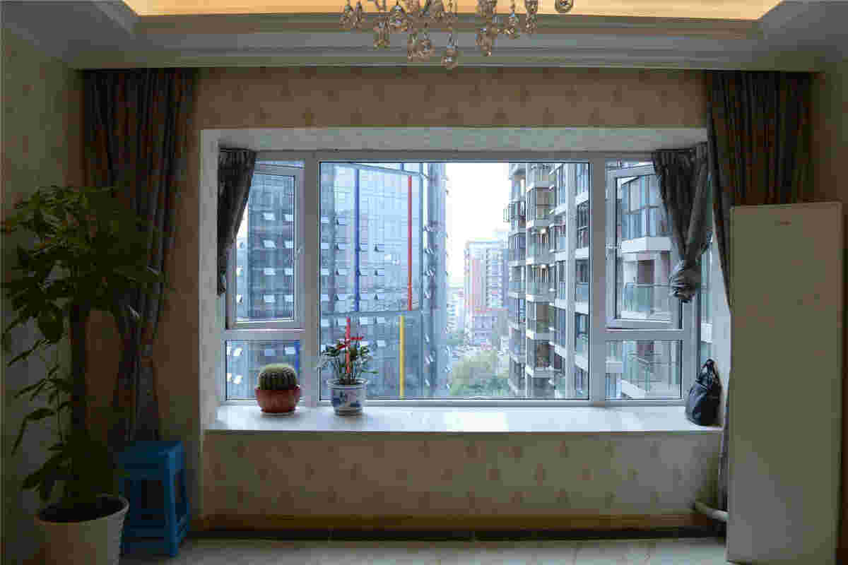 如何美化利用宽而串窗窗台小空间巧利用矮柜弧形阳台房檐美化装修设计