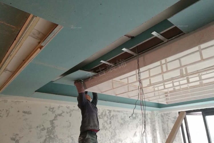 装修施工工地_施工工地晴雨表_工地施工安全标语