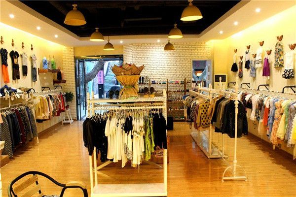 衣服屋装修效果图_日式榻榻米装修价格 装修效果_衣服烫个洞补衣服图