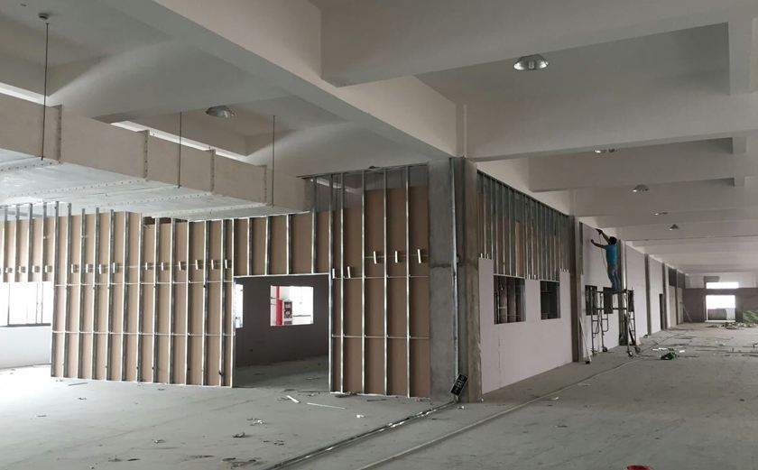 成品玻璃隔断施工工艺_防火玻璃隔断施工工艺_装修隔断施工