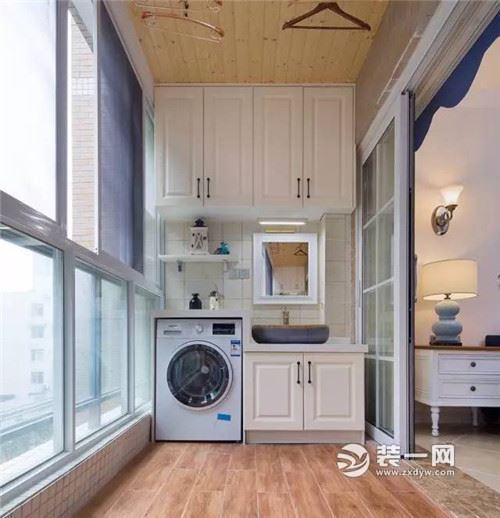 卧室阳台隔断装修效果图_卧室阳台装修设计_卧室阳台装修效果图