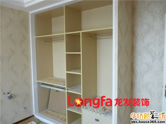 卧室装修衣柜用细木工板好吗_衣柜用实木还是颗粒板好_卧室生态板衣柜效果图