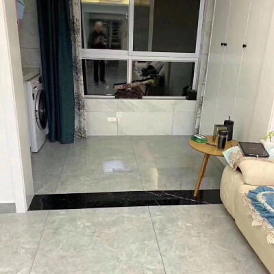 装修时卧室门与地砖施工先后顺序_卧室地砖效果图_卧室隐形门装修效果图