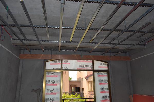 装修吊顶施工标准_吊顶乳胶漆施工工艺_冲孔铝板吊顶施工工艺