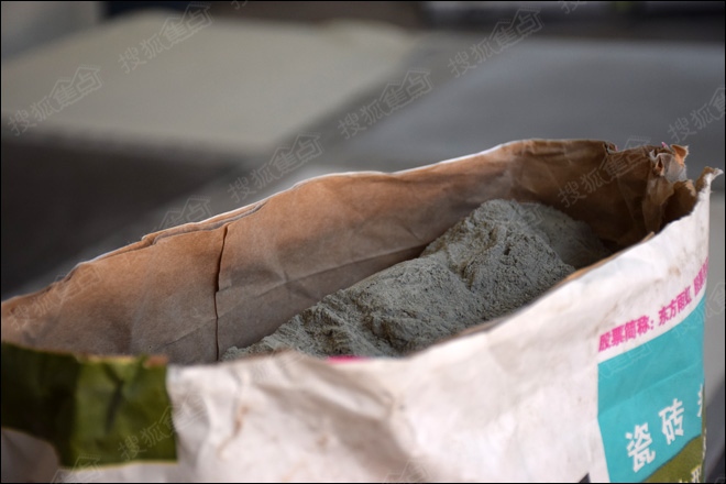 粘瓷砖用水泥好还是瓷砖胶好_装修好用在瓷砖上的防水胶_装修用瓷砖好还是木地板好