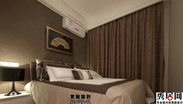 小型卧室无衣雇设计图 欧式风情卧室深褐色壁纸墙面装修效果图