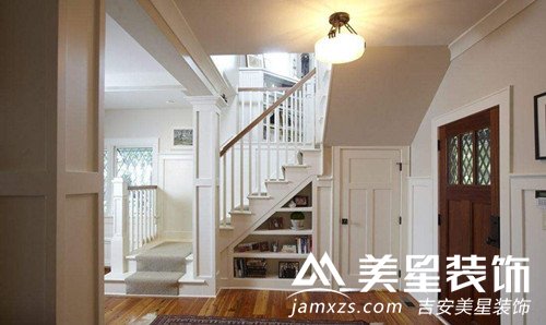 中式复式楼梯装修效果图_小户型复式楼梯装修效果图_复式三层楼梯装修效果图