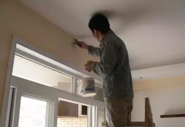 工地上记号油漆笔_装修油漆工完了该干啥_油漆喷完马上有针孔为什么