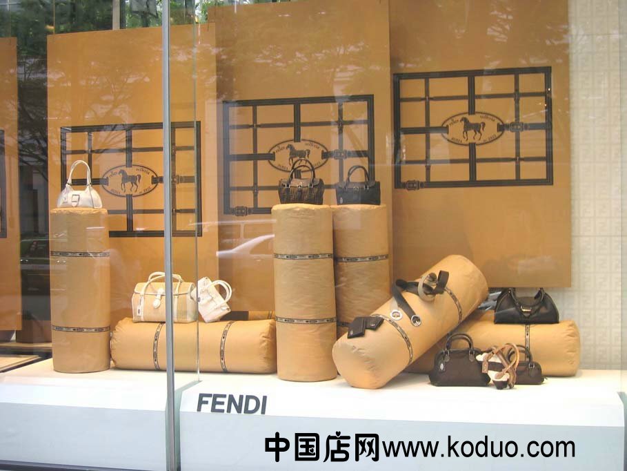 童装店橱窗装修效果图_橱窗装修设计_服装店橱窗装修效果图
