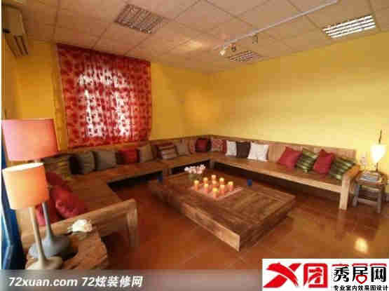 客厅沙发墙带纱窗窗帘选用什么样的好看 肩更红色欧根纱窗帘搭配浅黄色墙面装修图