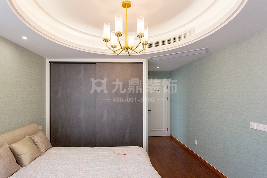 进卧室通道不对称怎么装修效果图_装修卧室效果图片大全_欧式卧室装修效果图有衣柜