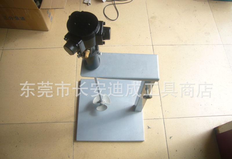 装修油漆颜色搭配_装修墙面油漆工序_装修时将油漆搅拌