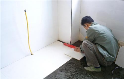 外墙马赛克砖施工工艺_仿古地板木纹砖贴图_装修贴地板砖施工图片