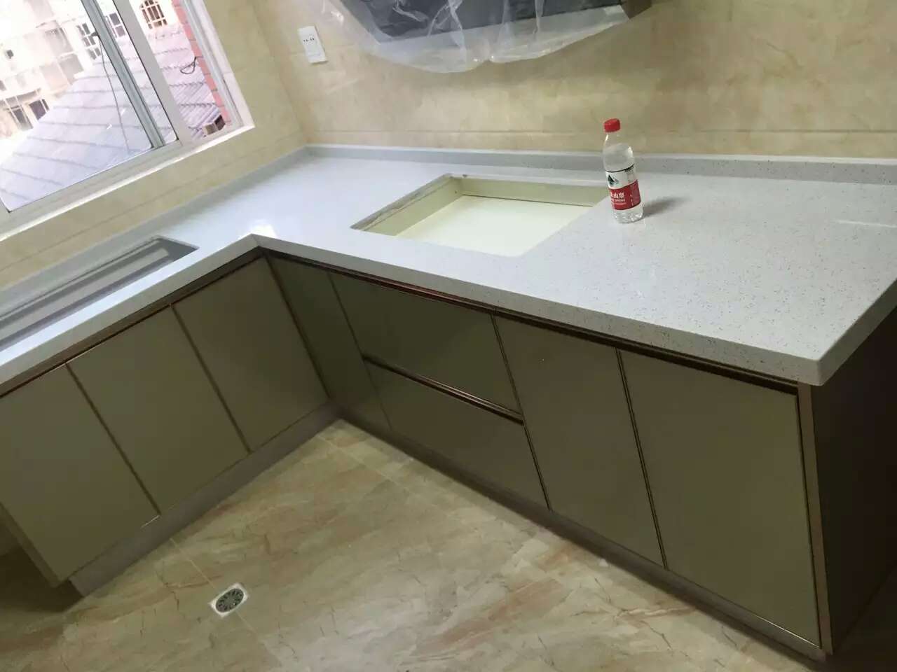 瓷砖厨柜装修效果图_厨柜装修如何防水_中式厨柜装修效果图