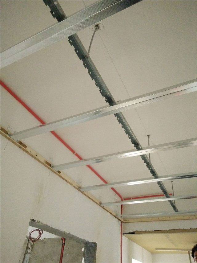 木工吊顶装修标准_木工室内装修吊顶图片_装修木工吊顶验收