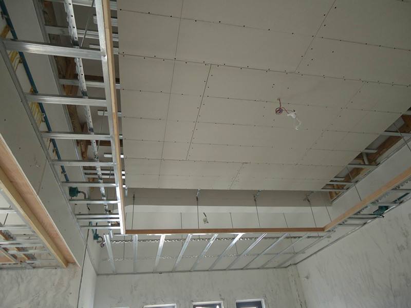 装修木工吊顶验收_木工吊顶装修标准_木工室内装修吊顶图片