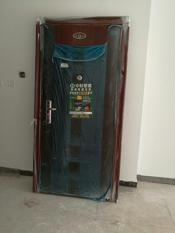 装修换的防盗门上的红布入住后放哪_简单装修没刷油漆后多久可以入住_新装了门,多久可入住