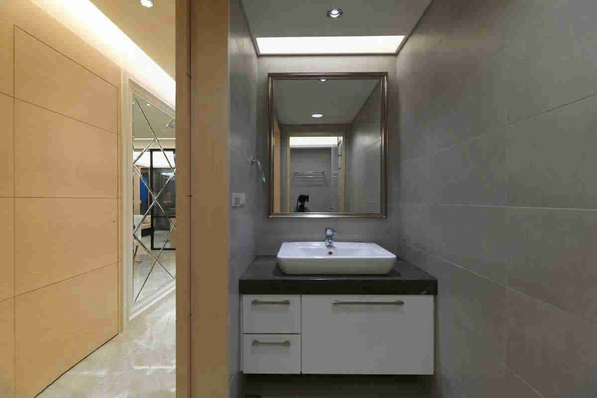 瓷砖角线条_自助餐厅装修效果工业风图_卫生间瓷砖装修效果图腰线条