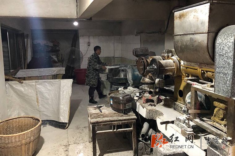自助餐厅装修效果工业风图_小火锅店简单装修效果图片_小做坊装修效果图