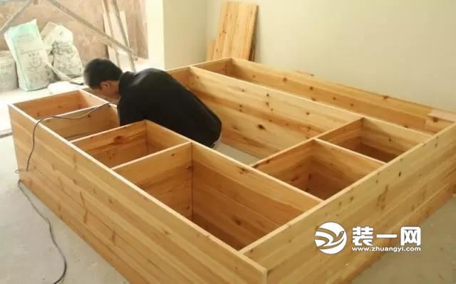 榻榻米定制还是木工_最简单的家庭木工下载_家庭装修用全屋定制还是用木工打