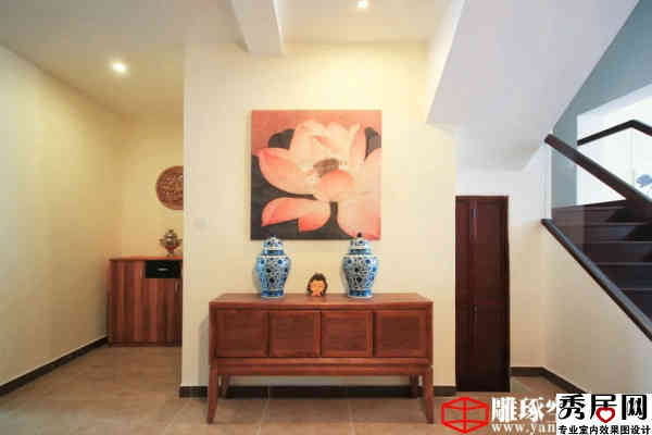 复式玄关位置摆放多寸诚适 北欧风情入户位置弛放青花瓷古董装修效果图