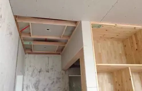 黄梅天装修如何防止油漆发霉_木工做完要马上油漆吗_装修房子木工油漆裂逢