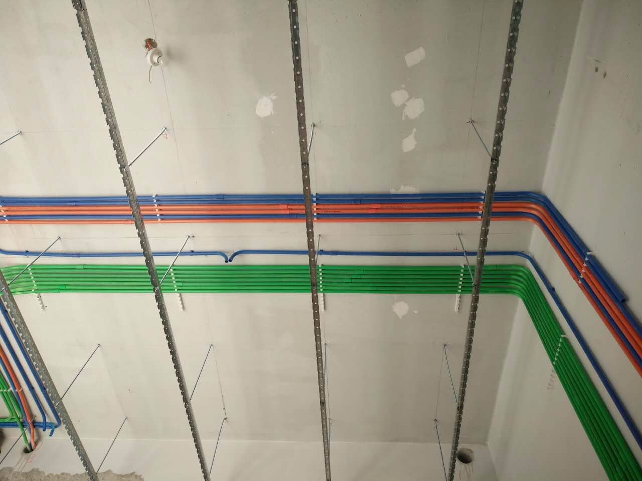 装修水电价格预算_走水电价格_家庭装修水电走天花板的价格