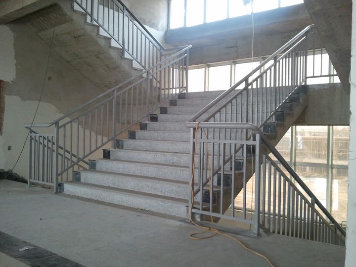 瓷砖粘接剂浴室装修必备建材_装修施工的必备_装修投标施工组织设计