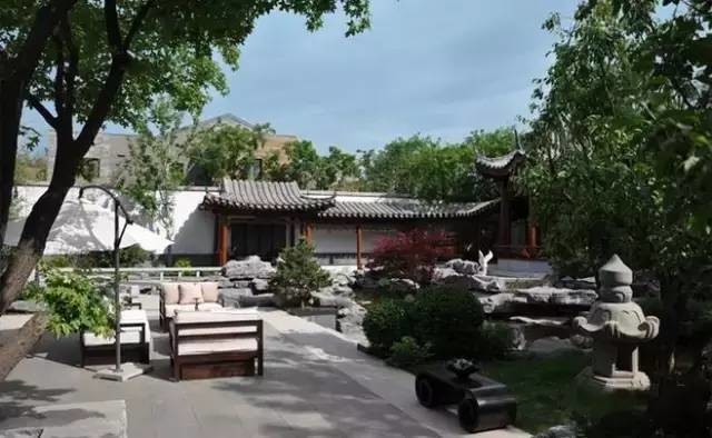 中式别墅客厅装修效果_中式古典风格庭院装修效果图_中式仿古庭院装修效果图