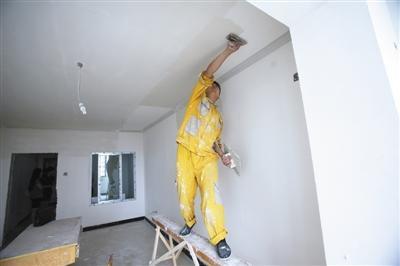什么是丝挂灌浆湿贴抛光砖_贴汽车前挡风玻璃膜施工步骤_装修施工挂贴