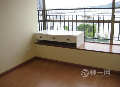 装修时先油漆还是先安装飘窗石_榻榻米飘窗装修效果图_新房装修飘窗的设计