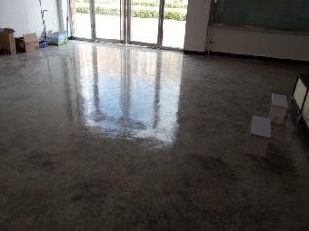 水泥地面装修效果图_重庆装修纯水泥地面施工_水泥自流平施工工艺 装修
