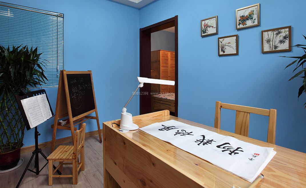 粉蓝色墙面装修效果图_居家装修 墙面图_墨蓝色墙面装修效果图
