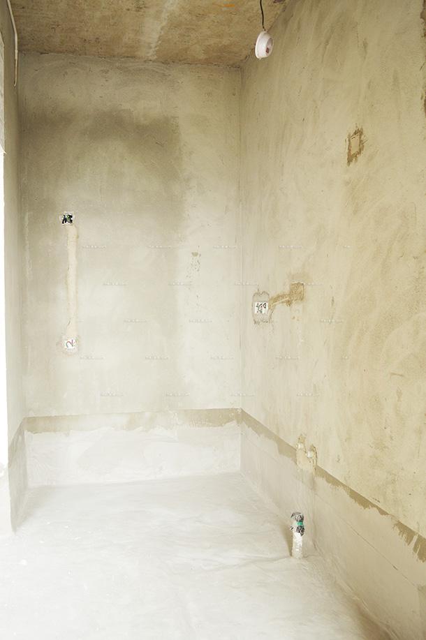 卫生间瓷砖防水_装修贴地板还是瓷砖好_装修防水后贴瓷砖吗