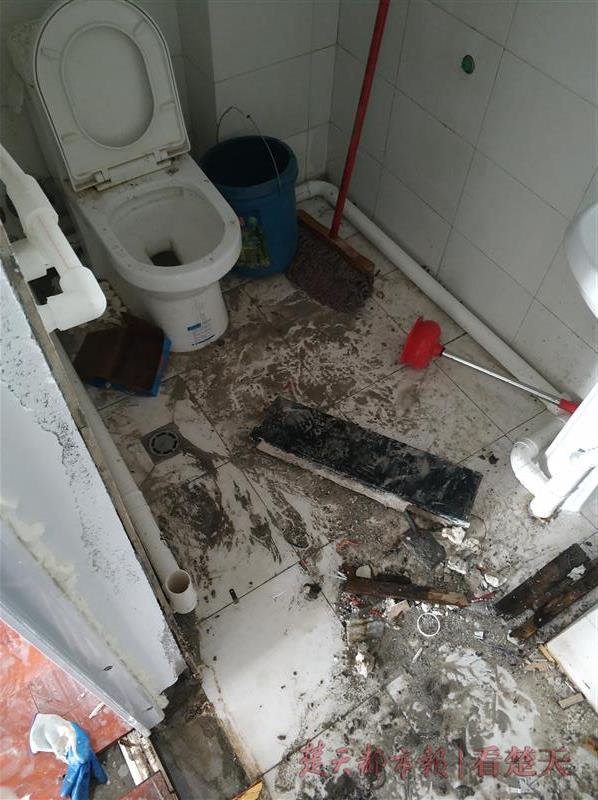 水管爆裂_梦见家里水管爆裂_装修时如何防水管爆裂