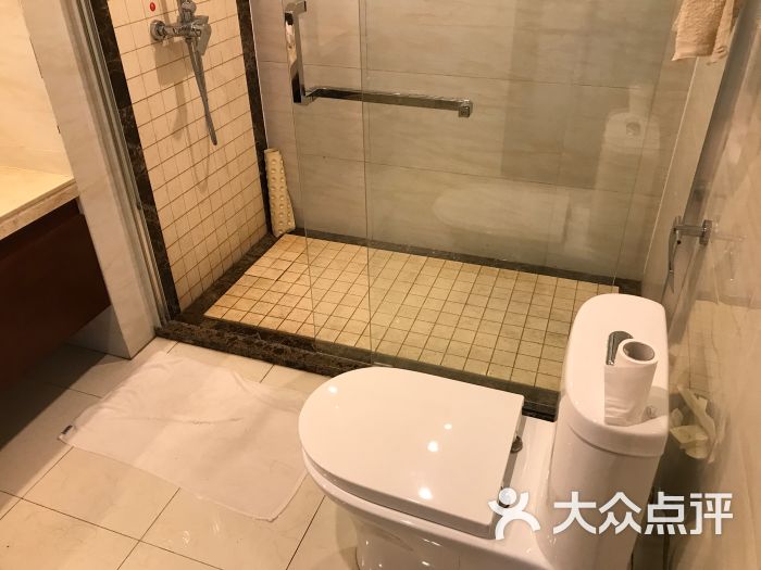 厨房卫生间防水高度_厨房装修简单装修_装修厨房防水台