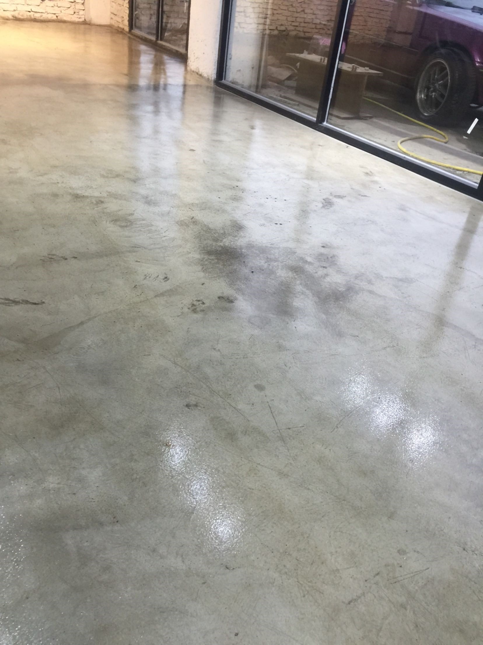 水泥地板以前刷了油漆现在可以刷环氧树脂地坪漆吗_水泥上用什么油漆_水泥地装修油漆去除