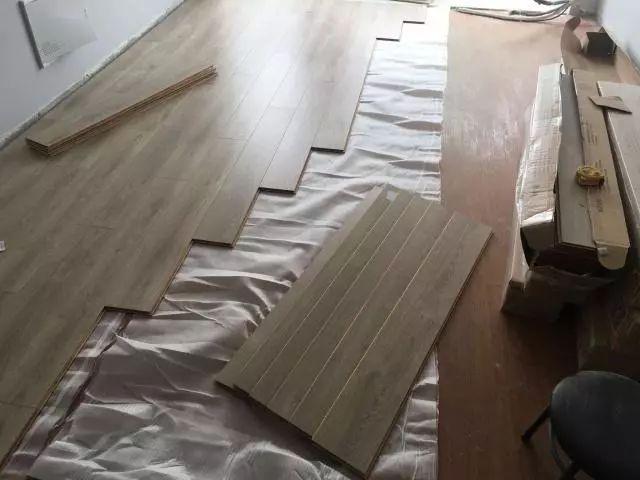 小户型装修做了几处“细节”设计，爸妈不理解，入住后夸太舒服