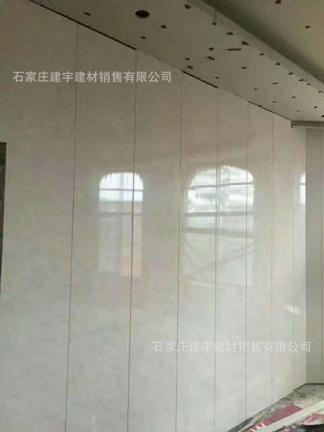 自助餐厅装修效果工业风图_软木墙板装修效果图_石塑墙板装修效果图