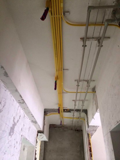 走水电 水走地_地面抬高施工工艺_装修施工水走顶还是走地面
