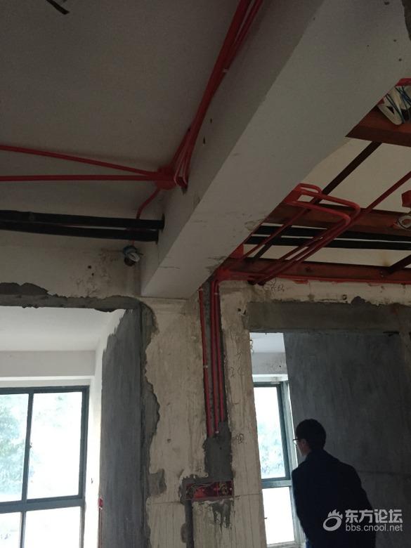 装修施工水走顶还是走地面_地面抬高施工工艺_走水电 水走地