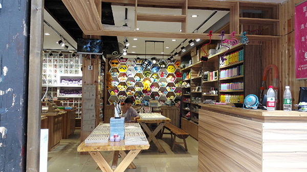 精品饰品店面装修效果图_饰品精品装修效果图_自助餐厅装修效果工业风图