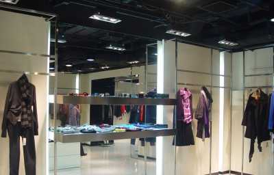 20平精品女装店面陈列架摆放位置设计图片 二十平女士服装店装修多少钱