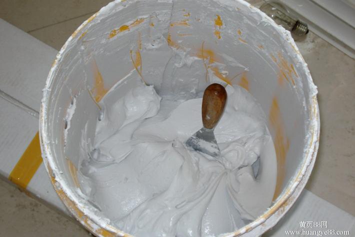 刮完腻子多久刷乳胶漆_装修时防水腻子膏用刮下来吗_防水腻子膏