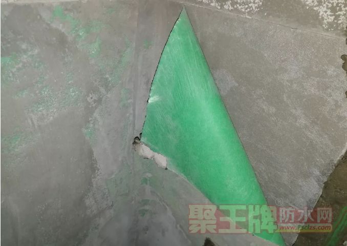 卷材与基层剥离