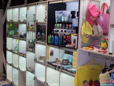 4款柑实体店装修效果图 柑饰品店创意小赴修设计图