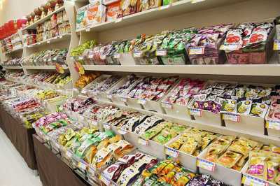4款零食屋装修效果图 小型进口干果水果零食店铺设计案例图