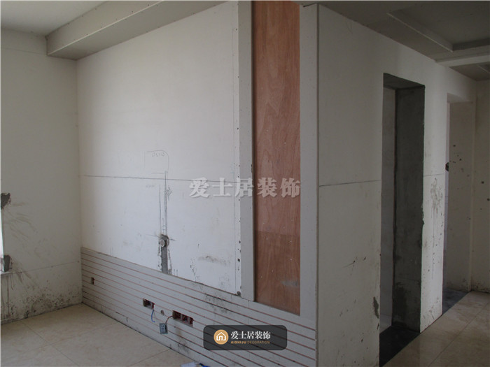 木工装修教学视频_室内装修木工有哪些公司_二手房装修 木工现场制作装饰