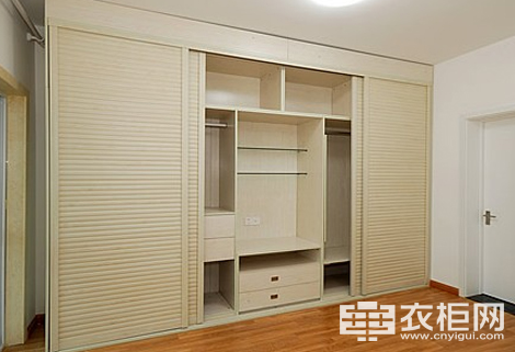 装修木工打的衣橱款式_木工打的橱柜图片大全_卧室衣橱装修效果图