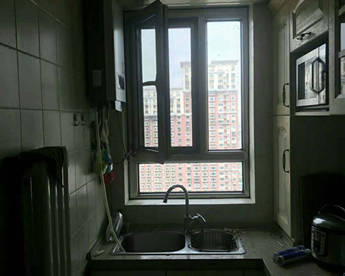 窗户装修是贴瓷砖好还是刷漆好_装修时窗户防水_卧室多窗户的装修